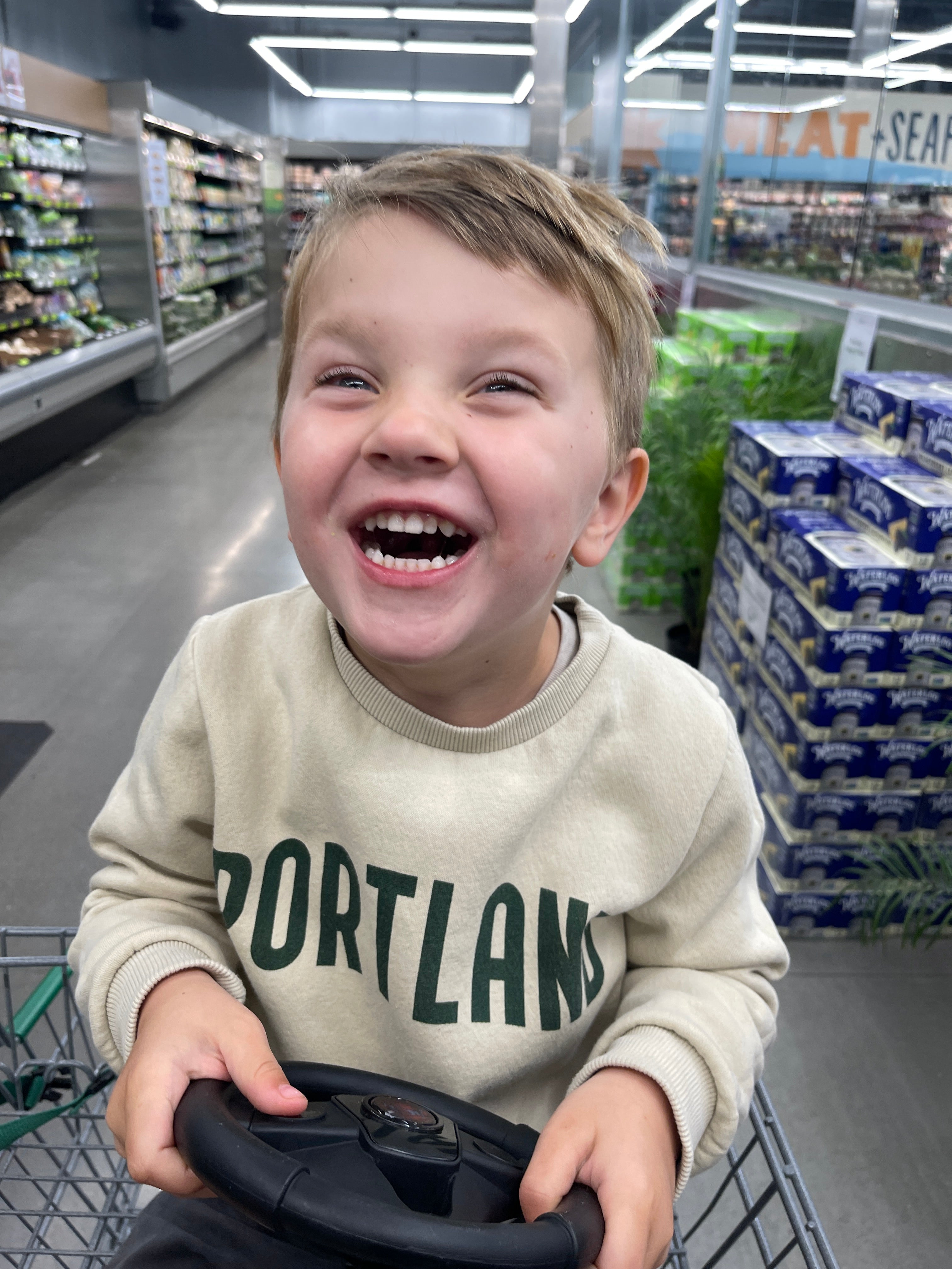 4 Tricks To Keep The Kid Entertained (SCREEN-FREE) While Grocery Shopping